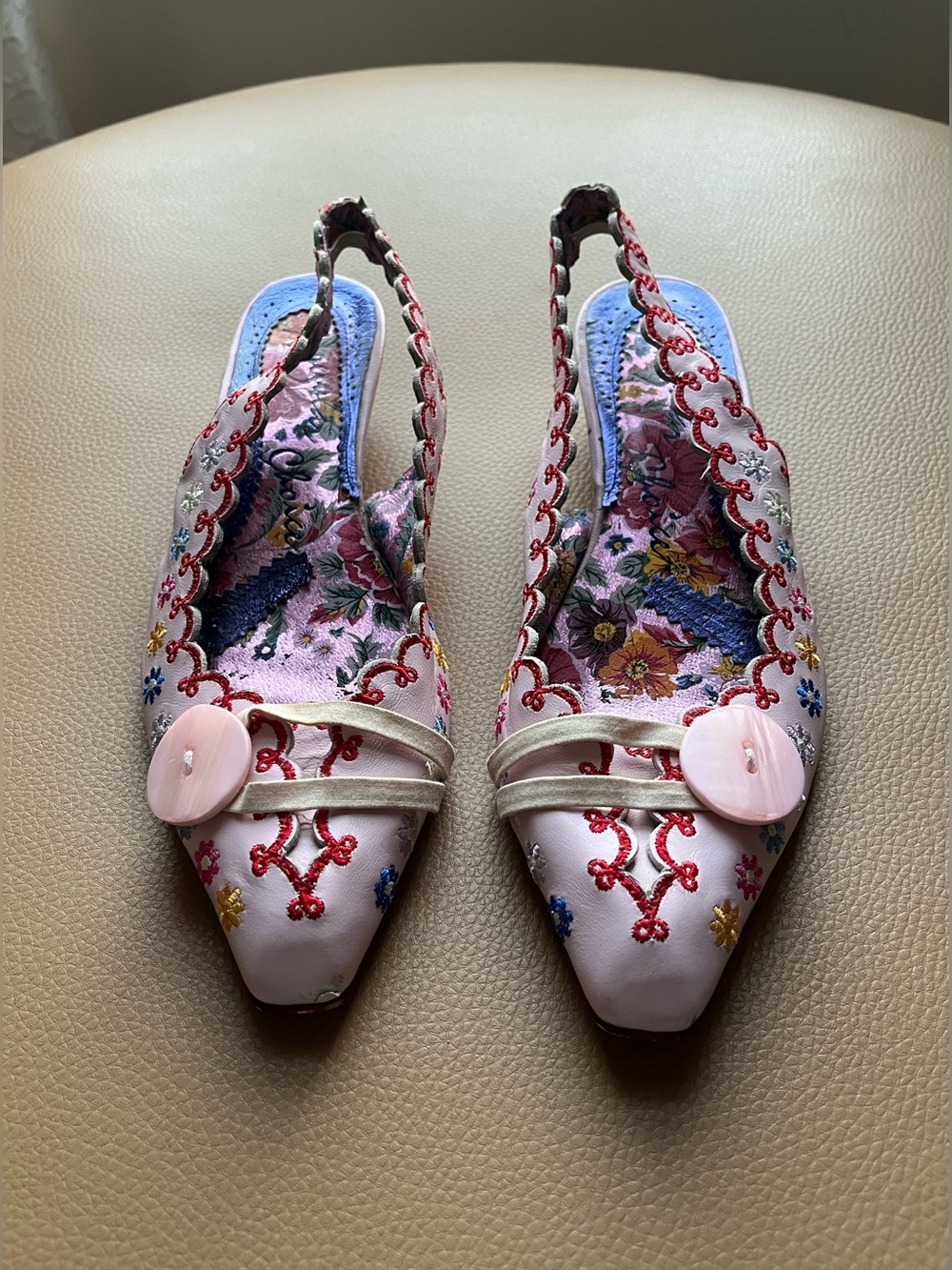 Irregular Choice Pink Floral Scalloped Sing Back Wedge Flats sz 38 F/GUC